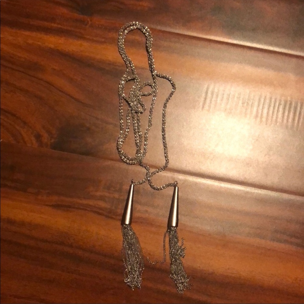 Kendra Scott necklace